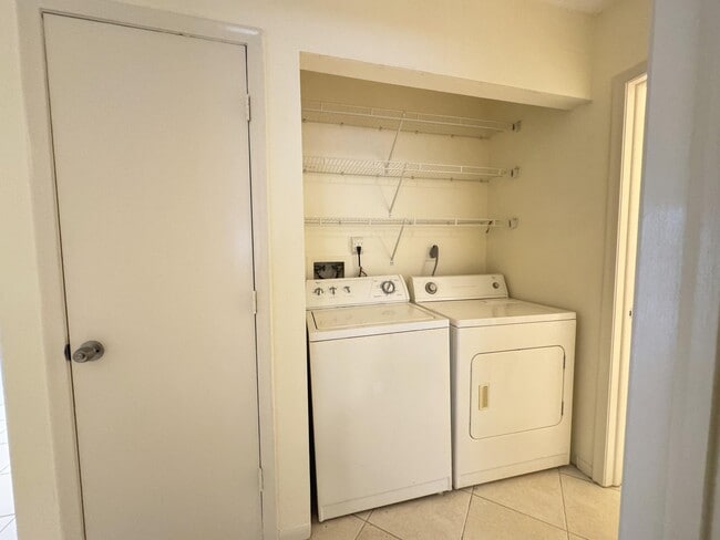 Building Photo - 1900 Palmland Dr