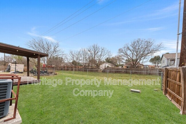 Building Photo - 915 Ridingate Farm