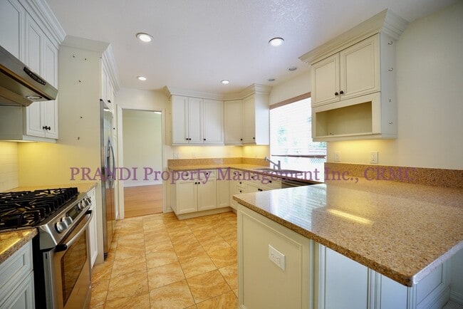 Building Photo - Available Now!  3 Bedroom San Rafael Home