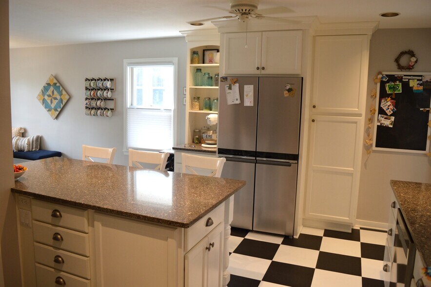 Building Photo - 7002 Hubbard Ave