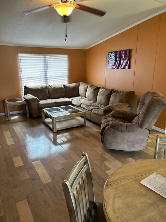 Building Photo - 732 Paradise Island Dr