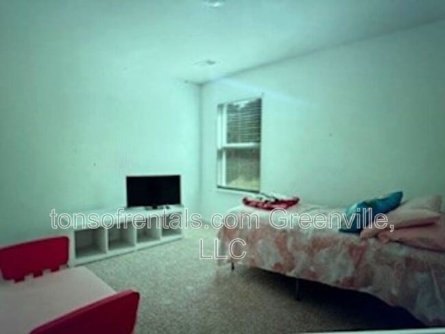 Building Photo - 304 Millen Dr