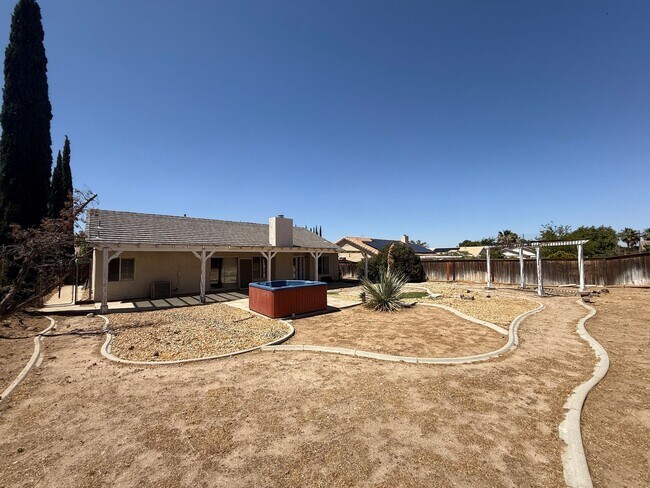 Building Photo - Quartz Hill 4 Bedroom 2 Bath!