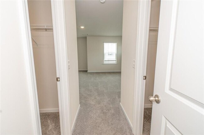 Building Photo - 613 Mackenzie Cv