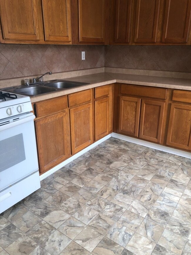 Building Photo - One bedroom apartment west side of Saint Paul