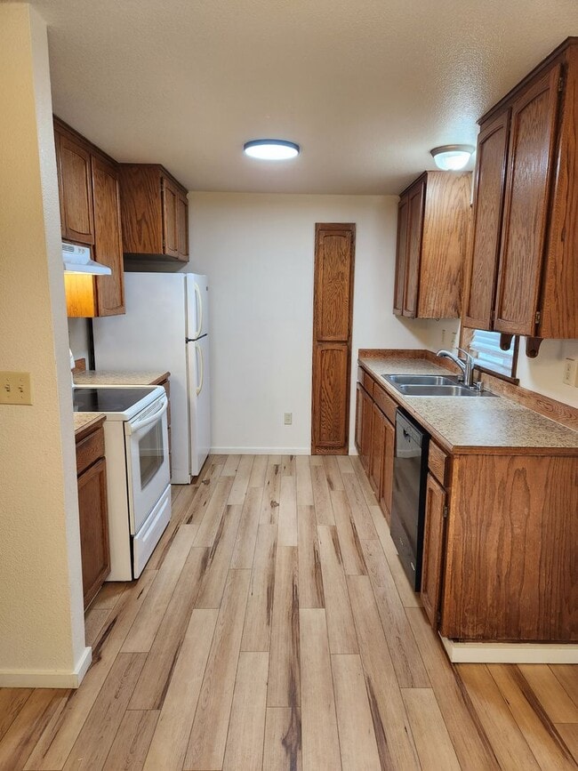 Building Photo - 3 Bedroom Rambler