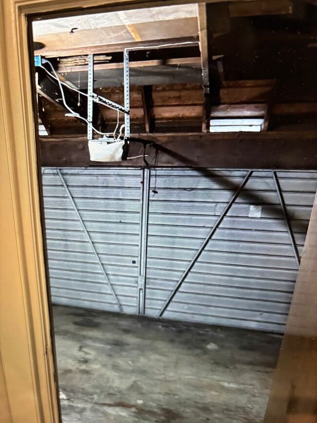 Building Photo - 3B/D 2BA, Duplex AVAILABLE NOW!!