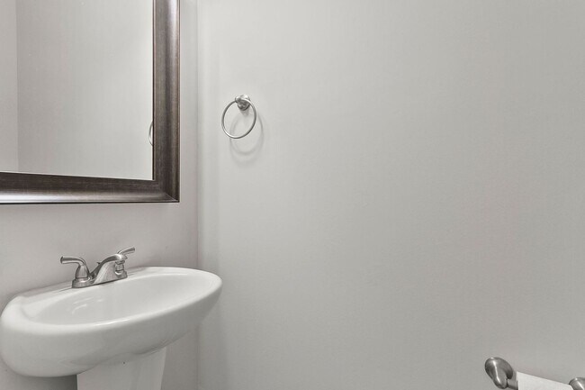 Building Photo - Spacious 3 Bedroom 3.5 Baths Available for Fall 2026! Schedule your Showing and Apply Today!