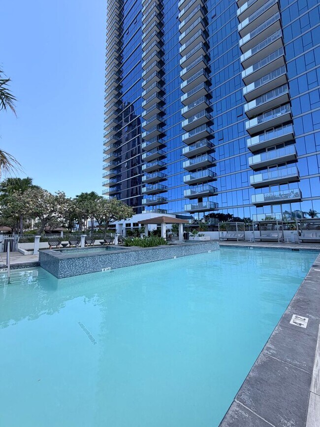 Building Photo - 600 Ala Moana Blvd