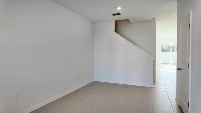 Building Photo - 2580 Skyline Lp