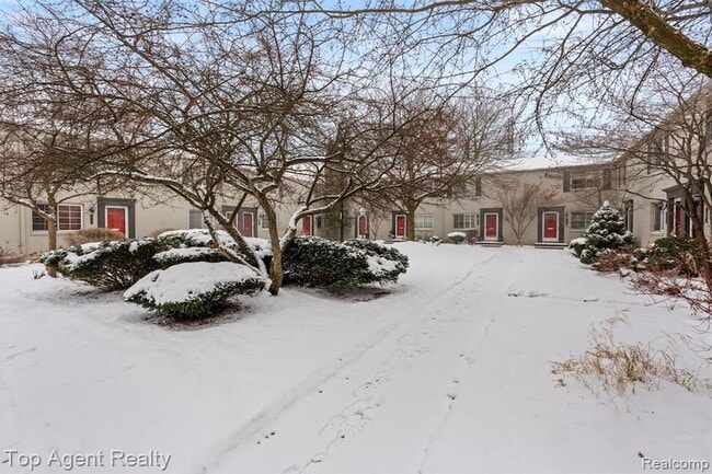 Building Photo - 1724 Graefield Rd