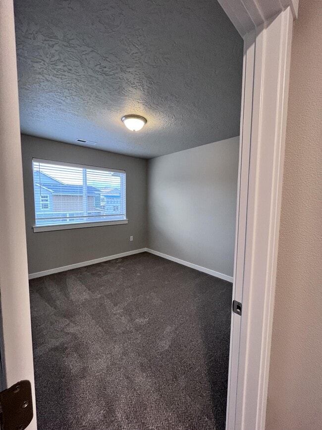 Building Photo - 4743 W Santa Fe Ln