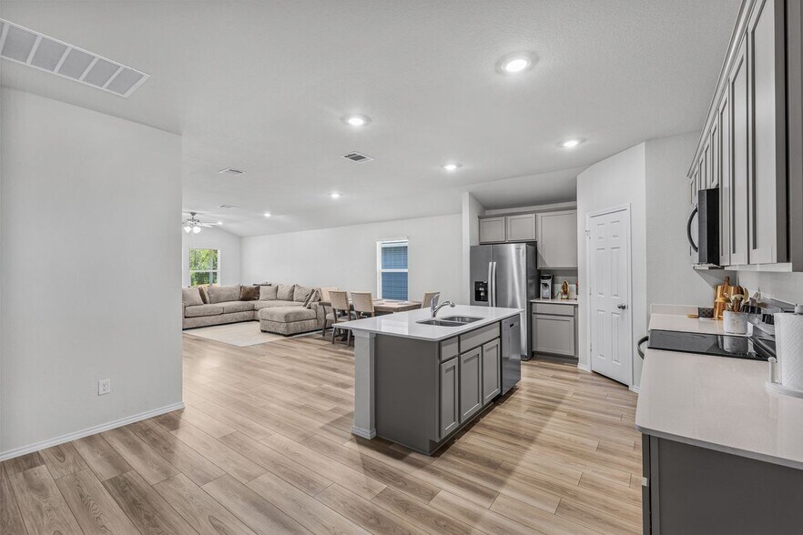 Building Photo - 4011 Baerlon Cv