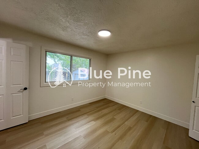 Building Photo - 3095 Disney Dr