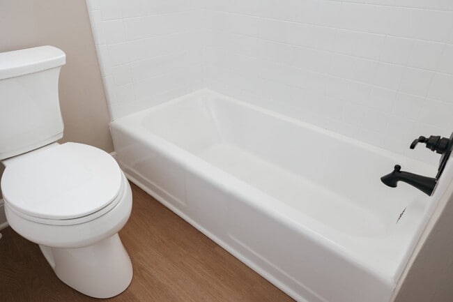 Building Photo - 332 Guilford St