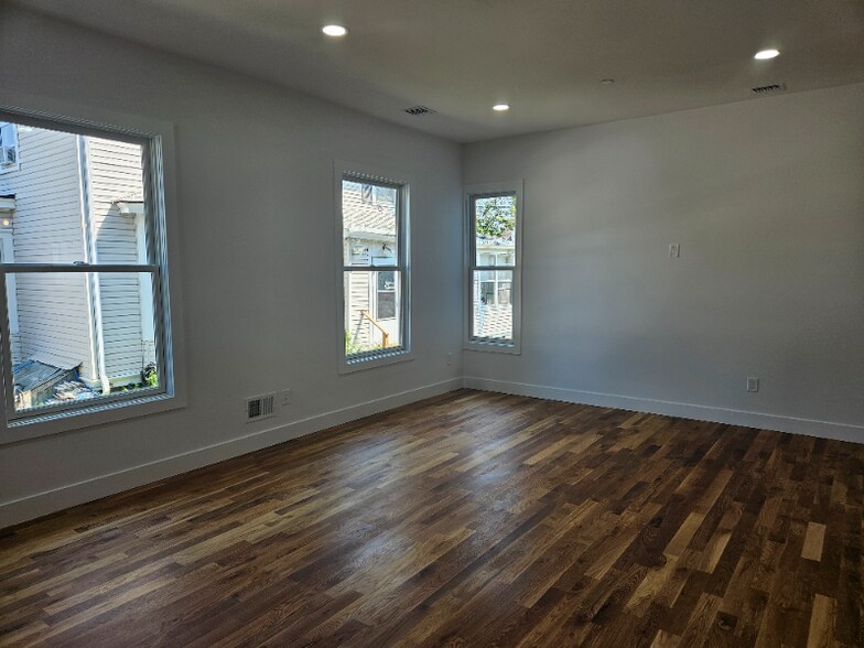 Building Photo - 90 Shrewsbury Ave