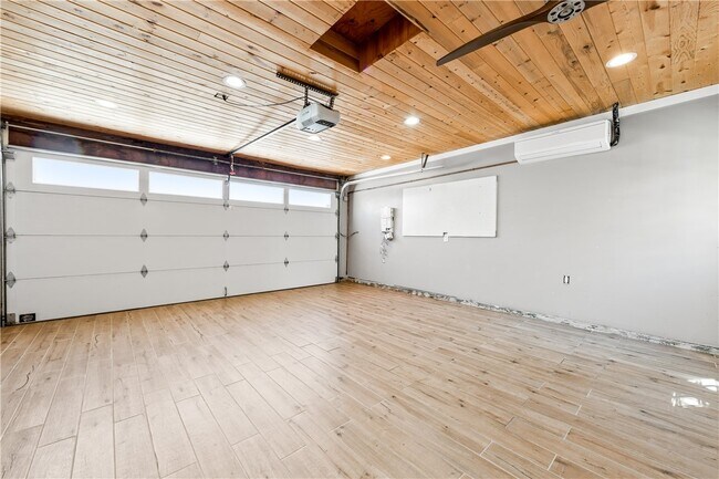 Building Photo - 308 7th St