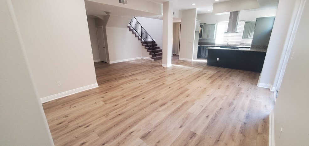 Building Photo - 1614 W 146th St