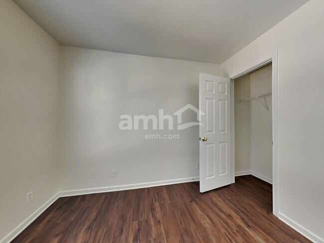 Building Photo - 7495 Sedgebrook Dr E