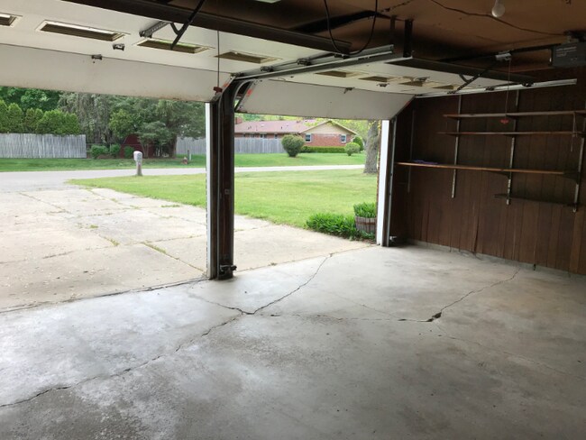 Building Photo - 6001 Echo Ridge