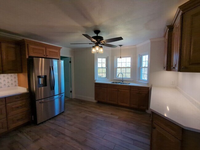 Building Photo - 513 Woodcroft Dr