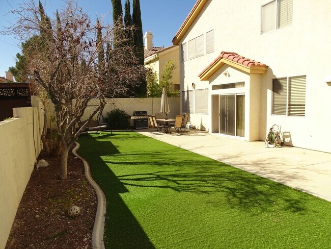 Building Photo - 5 BED Summerlin home w/ 1ST FLOOR BED AND 3/4 BATH