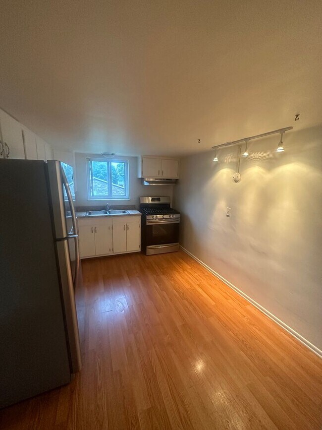 Building Photo - wpop632