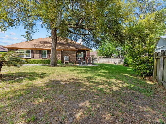 Building Photo - 102 Forestay Ct