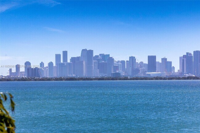 Building Photo - 1880 S Treasure Dr