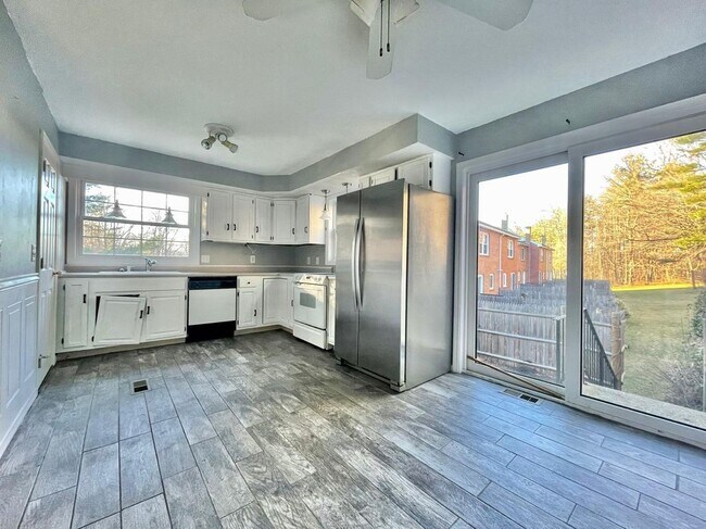 Building Photo - 83 Derryfield Ct