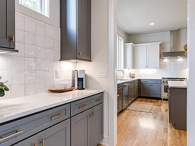 Building Photo - 2018 10th Ave S