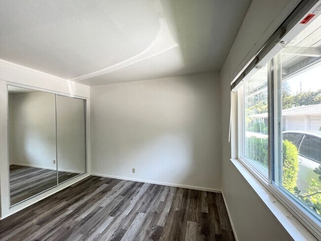 Building Photo - 1751 Parkside Dr
