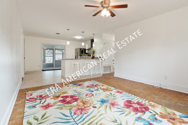 Building Photo - 305 Meggs Dr NE
