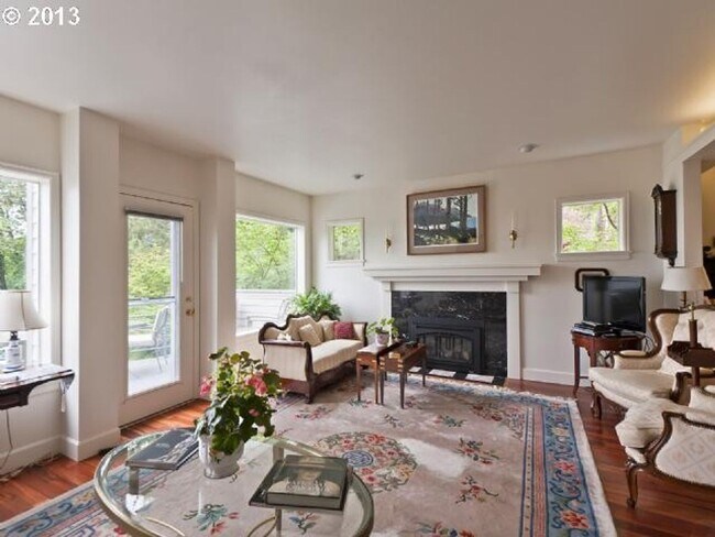 Building Photo - Stunning Goose Hollow-Southwest Hills Home...