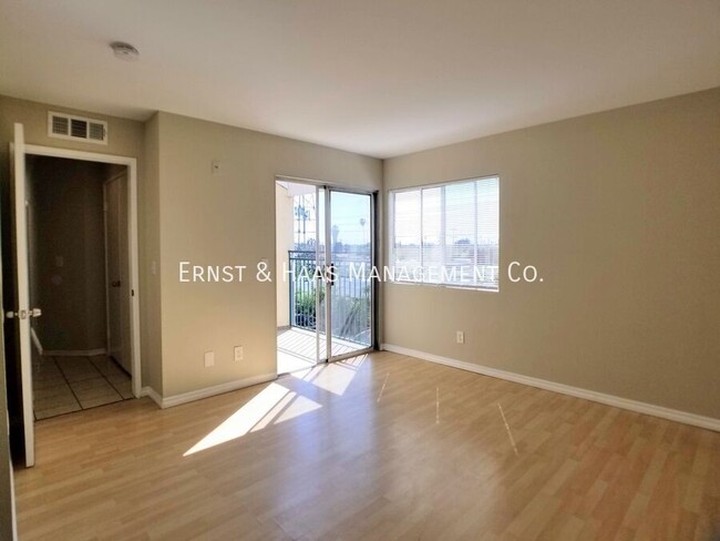 Building Photo - Beautiful 3 Bedroom 2 Bath Top Floor Condo...