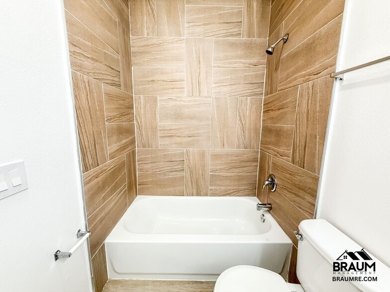 Building Photo - 11459 Collins St