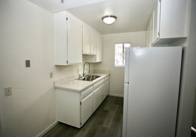 Building Photo - 1392 Helix St