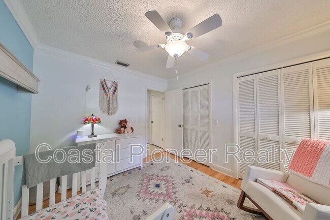 Building Photo - 817 Bannockburn Ave