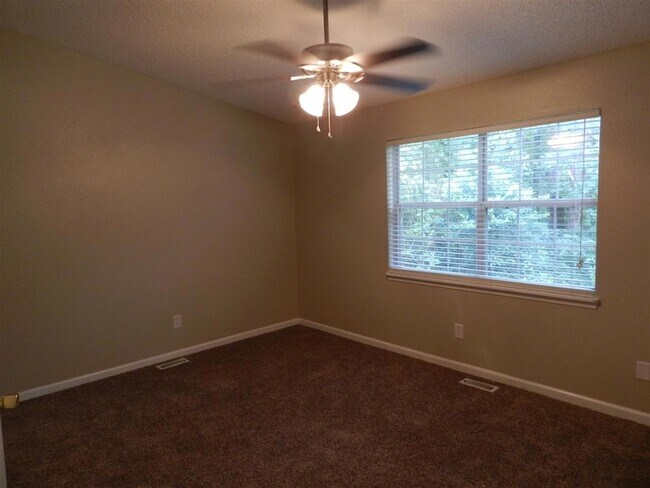 Building Photo - 2388 Parrot Ln