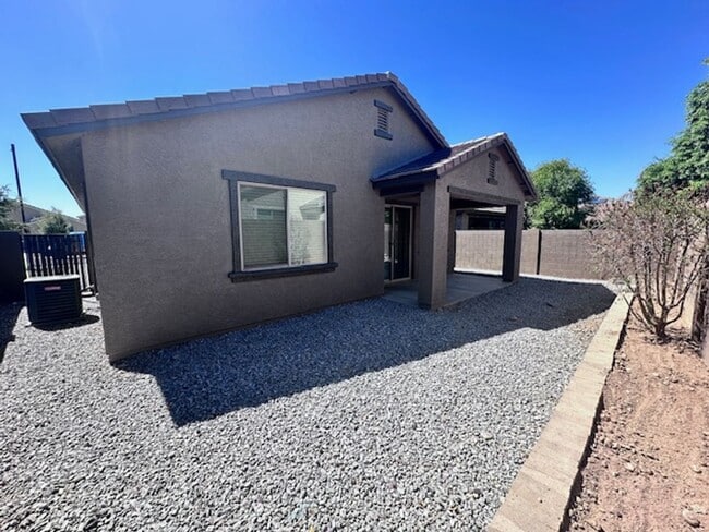Building Photo - Spacious 3 Bed 2 Bath Home in Desirable Peoria Location