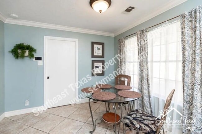Building Photo - 6030 Zenith St