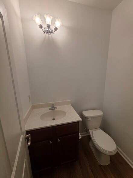 Building Photo - 730 Lacy Oak Dr