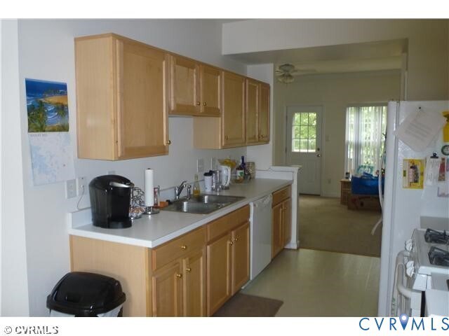 Building Photo - 8738 Springwater Dr