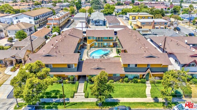 Building Photo - 711 S Sierra Vista Ave