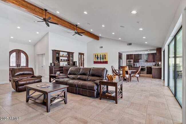 Building Photo - 10626 N Indian Wells Dr