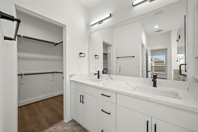 Building Photo - 2710 Bronze Vis Dr
