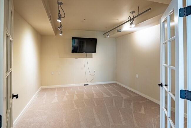 Building Photo - 355 W Waterside Dr