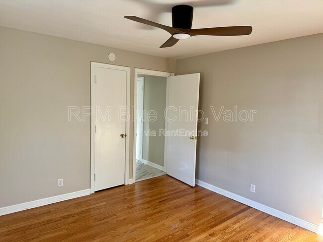 Building Photo - 6912 Murray Ave