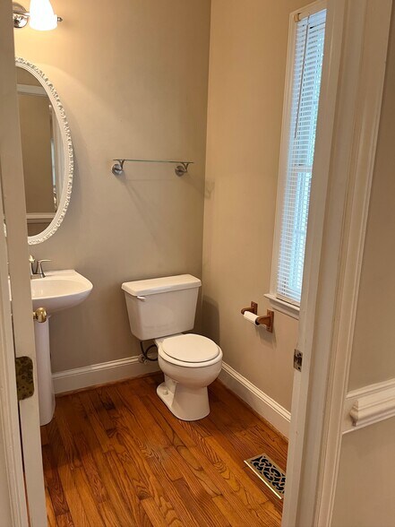 powder room/1/2 bath - 8601 Abbotsbury Ct