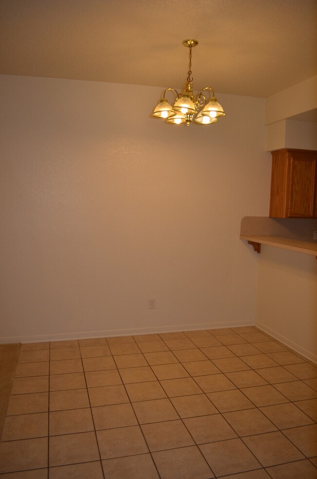 Building Photo - 912Rebecca